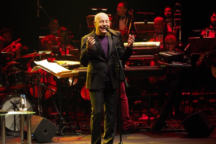 Mazhar Alanson’dan CRR Senfoni Orkestrası ile muhteşem konser