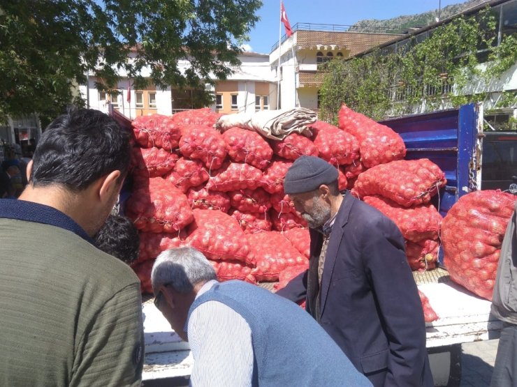 Soğanın kilogramı 1 liraya düştü