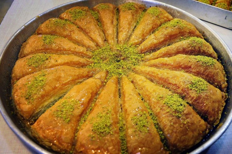 Bayram yaklaştı, baklava ve çikolataya ilgi arttı