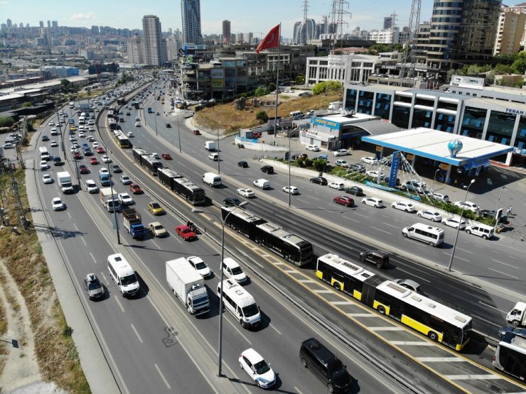 Metrobüsten yıllık 165 milyon dolar gelir elde ediliyor