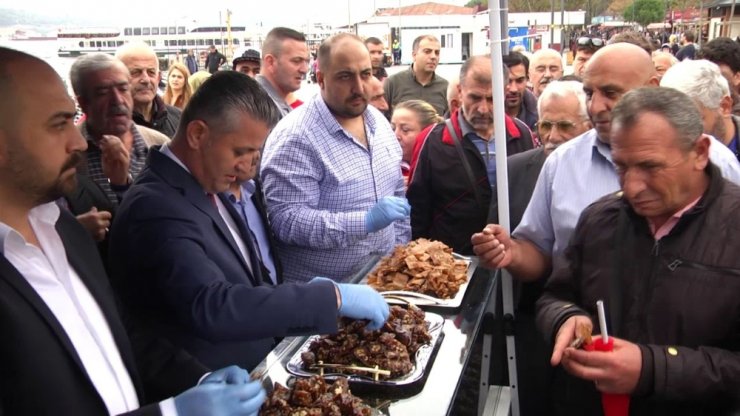 Üsküdar Marmaray istasyonunda pestilli kemençeli tanıtım