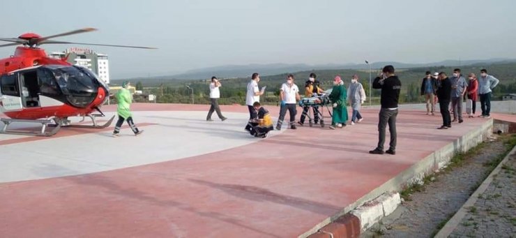 Üzerine çaydanlık devrilen minik çocuk helikopter ambulansla Ankara’ya sevk edildi