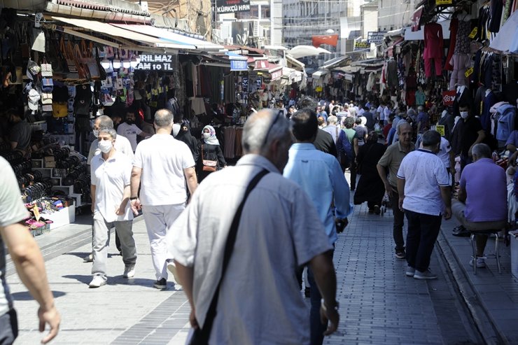 Düğün alışverişleri başladı, Mahmutpaşa hareketlendi