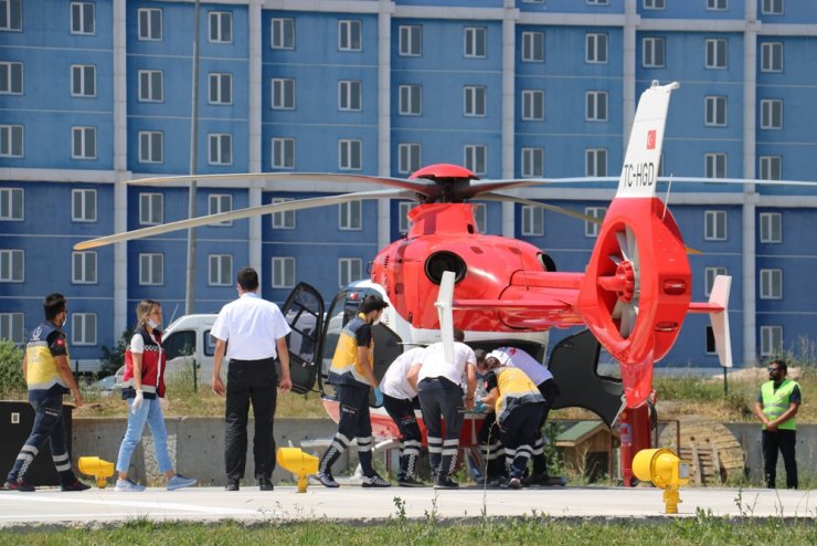 Ambulans helikopterler, ameliyat olacak çocuk için seferber oldu