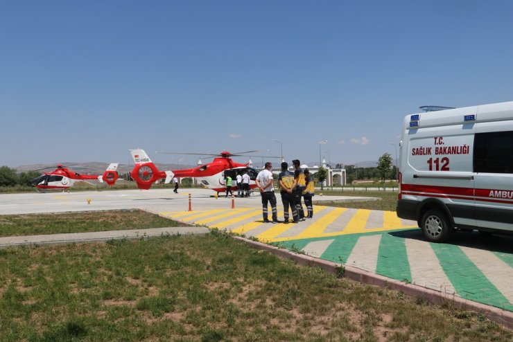 Ambulans helikopterler, ameliyat olacak çocuk için seferber oldu