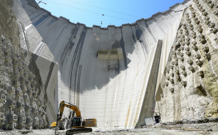 Türkiye’nin en yüksek barajının yapımında 220 metreye ulaşıldı