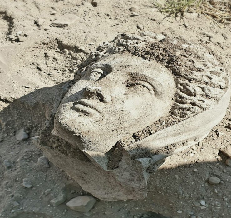 Perge Antik Kenti’nde kadın heykeli bulundu