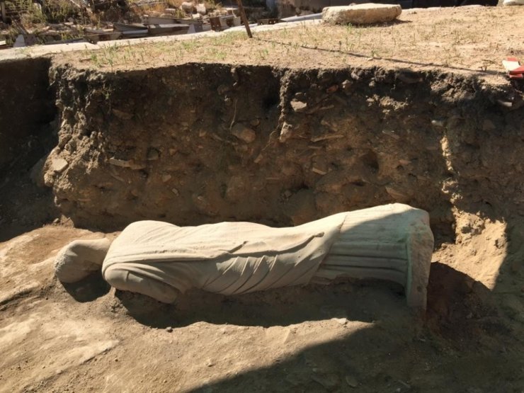 Perge Antik Kenti’nde kadın heykeli bulundu