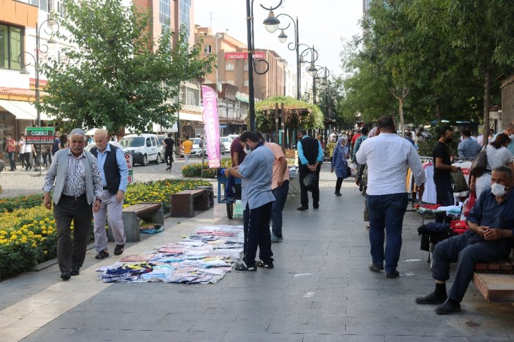 Prof. Dr. Şenyiğit uyardı: "Kurban olmak istemiyorsanız evinizde oturun"