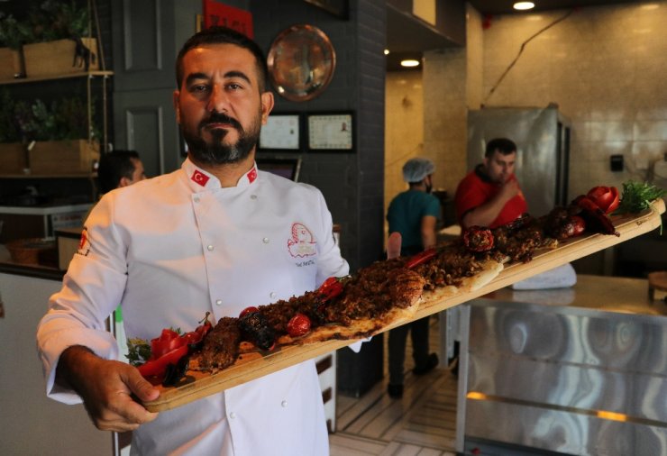 Adanalı kebap ustalarından yeni ‘Korona Kebap’