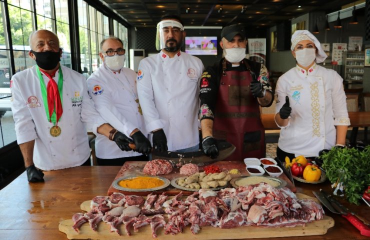 Adanalı kebap ustalarından yeni ‘Korona Kebap’