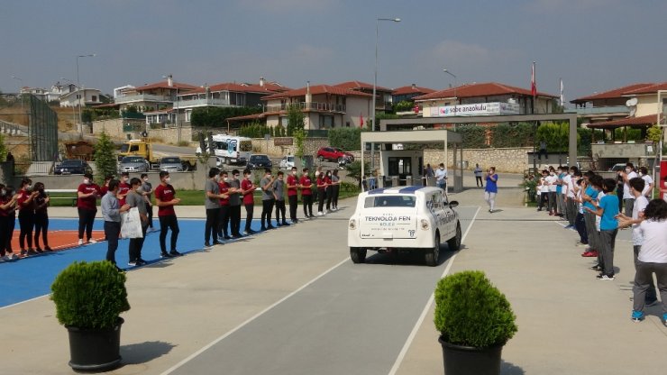 Türkiye’nin yerli otomobili öğrencilere ışık tuttu