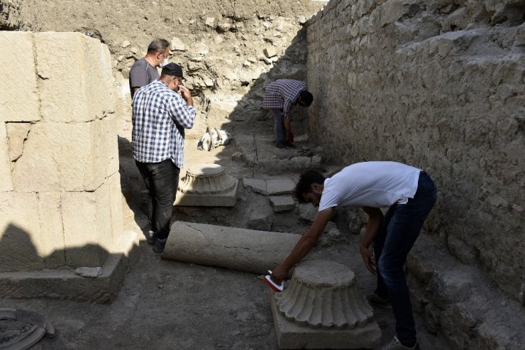 Satala Antik Kenti’ndeki kazılarda bin 500 yıllık Roma askeri zırhı bulundu