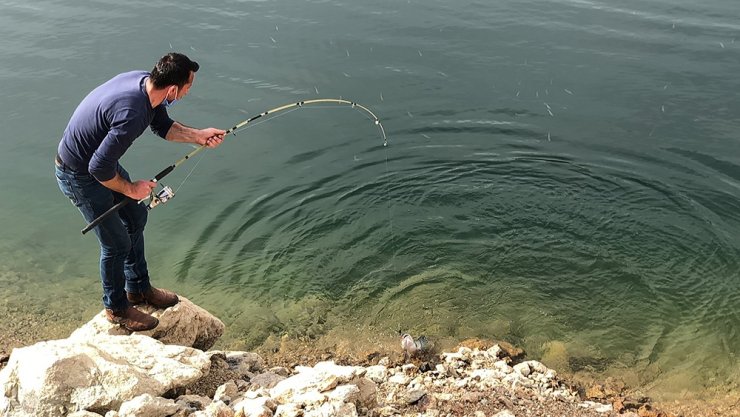 Karslı amatör balıkçılardan belgesel tarzında balık avı