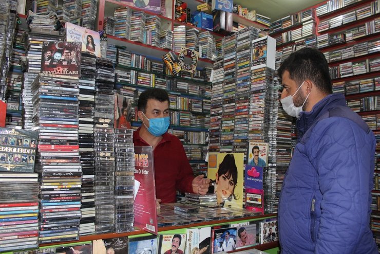 Müzikteki dijitalleşmeden etkilenmedi, 40 yıldır kaset satıyor