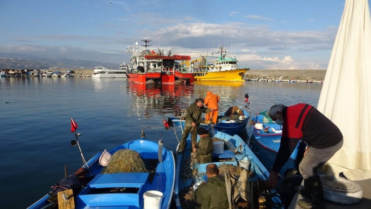 Balık av sezonundan umduğunu bulamayan tekneler umutlarını Moritanya’da arayacak