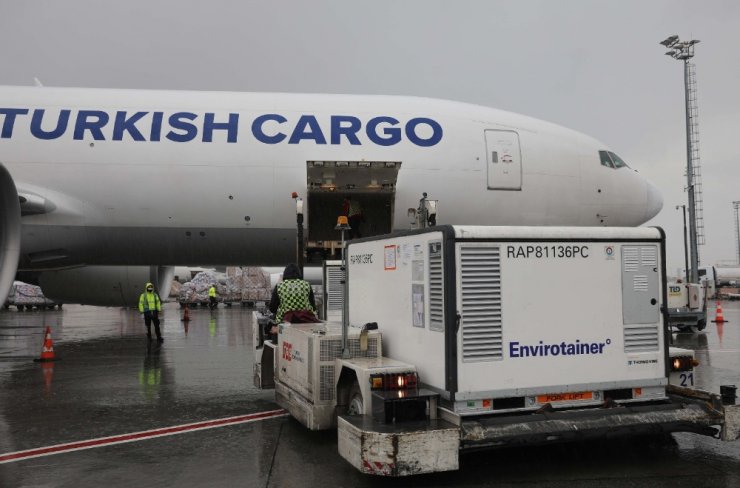 Korona virüs aşılarını Turkish Cargo taşıyor