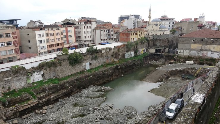 Trabzon’un göbeğinde Roma dönemine ait rıhtım ortaya çıktı