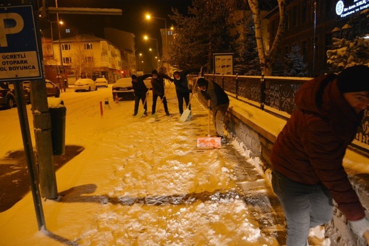 Karla birlikte karla mücadele ekiplerine ikramiye yağdı