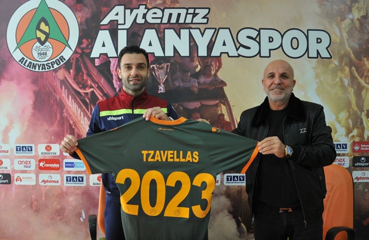 Alanyaspor’da Tzavellas’ın sözleşmesi uzatıldı