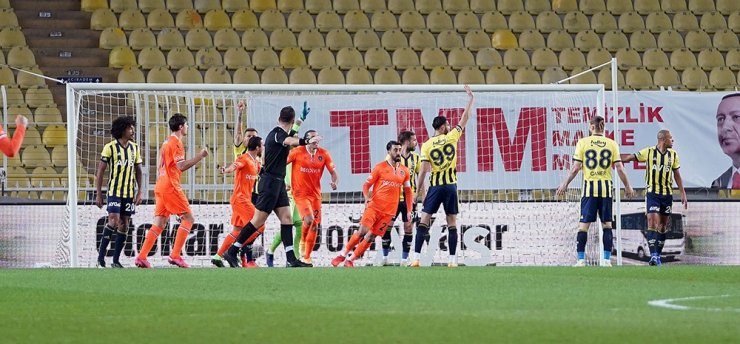 Süper Lig: Fenerbahçe: 0 - Başakşehir: 1 (Maç devam ediyor)