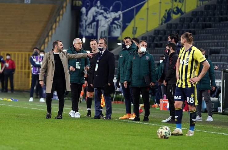 Başakşehir, Fenerbahçe maçını 9 kişi tamamladı