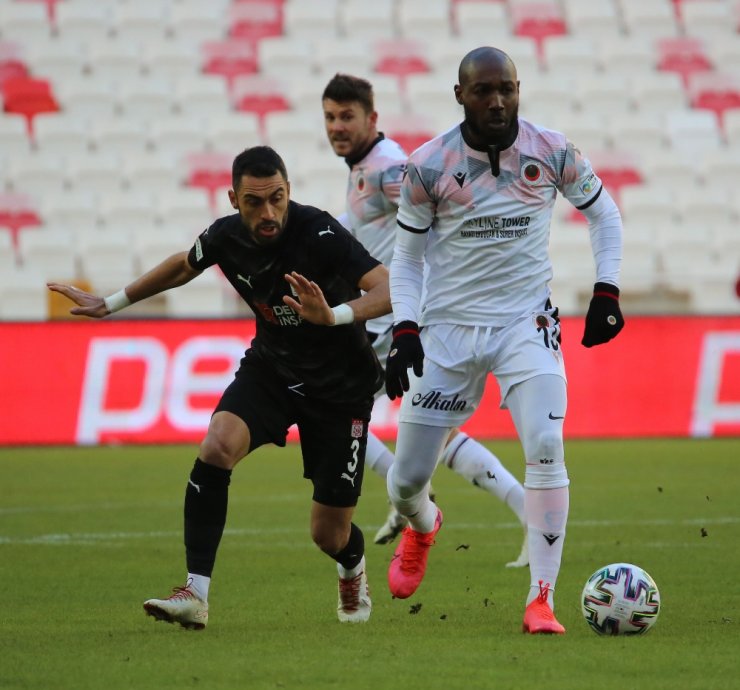 Sivasspor ilk devreyi 1-0 önde bitirdi