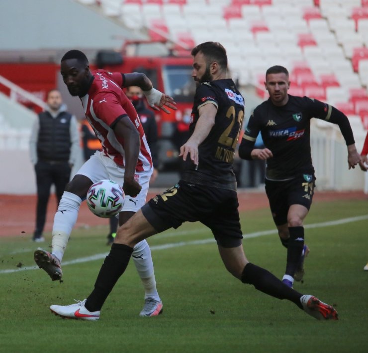 Süper Lig: DG Sivasspor: 2 - Y. Denizlispor: 1 (İlk yarı)