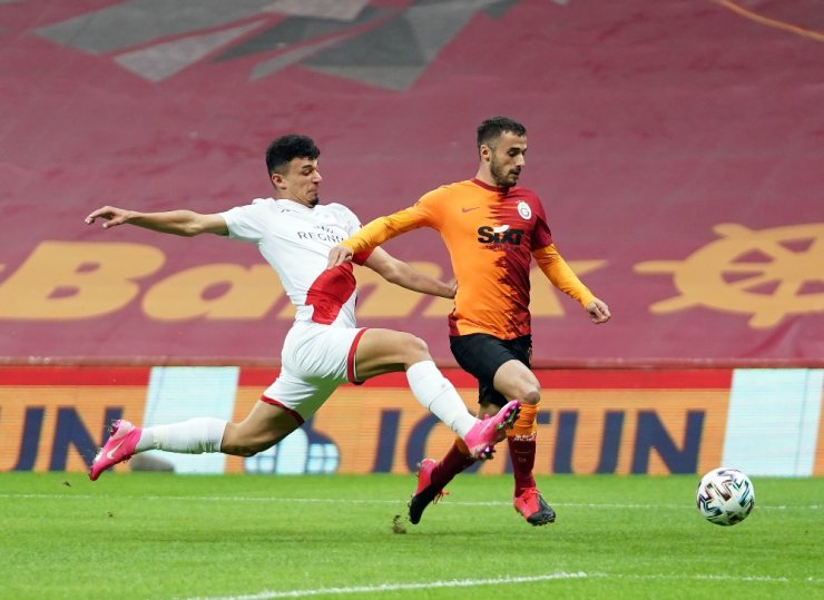 Süper Lig: Galatasaray: 0 - Antalyaspor: 0 (İlk yarı)