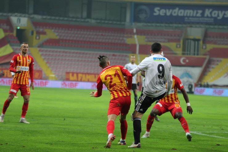 Süper Lig: Kayserispor: 0 - Beşiktaş: 0 (İlk Yarı)