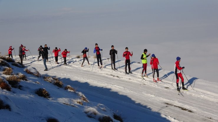 Kayakçılar yarışlara yüksek kesimlerde hazırlanıyor