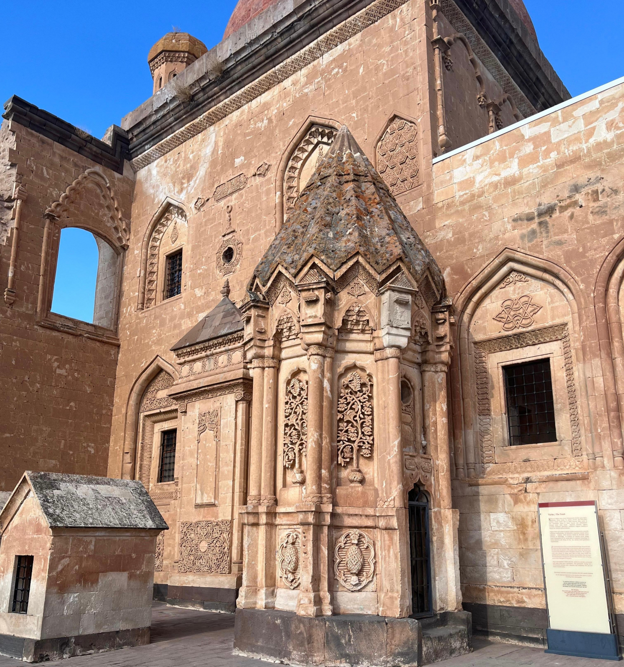 İshak Paşa Sarayı'nın mimari detayları hayran bırakıyor