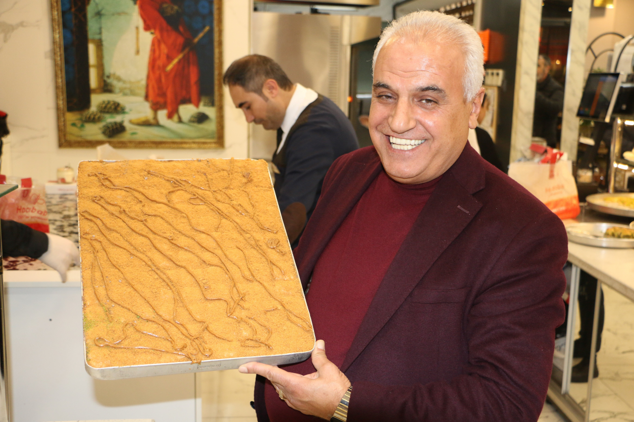 Diyarbakır'da 'lotuslu soğuk baklava' üretildi